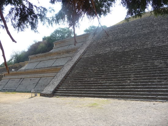 Restaurierte Seite der Cholula Pyramide