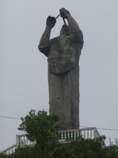 Das Flieger Memorial al Volador steht auf einen Hügel in Papantla und ist über 18 m hoch