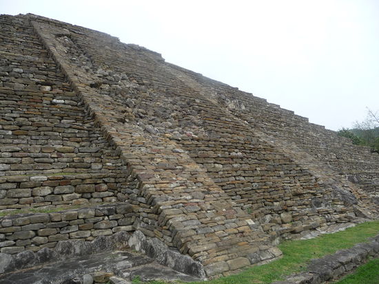Erste Tempel am Platz der Gruppe des Wildbachs - Plaza del Arroyo