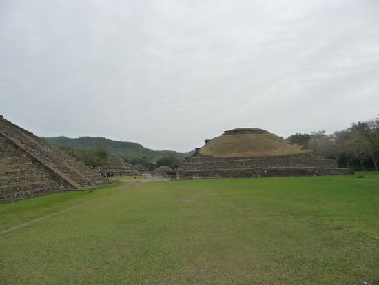 Erste Tempel am Platz der Gruppe des Wildbachs - Plaza del Arroyo