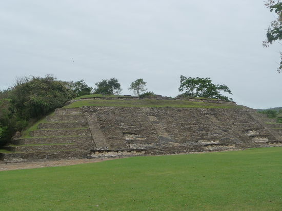 Erste Tempel am Platz der Gruppe des Wildbachs - Plaza del Arroyo