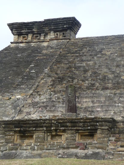 Bauwerk 5 neben der Nischen Pyramide
