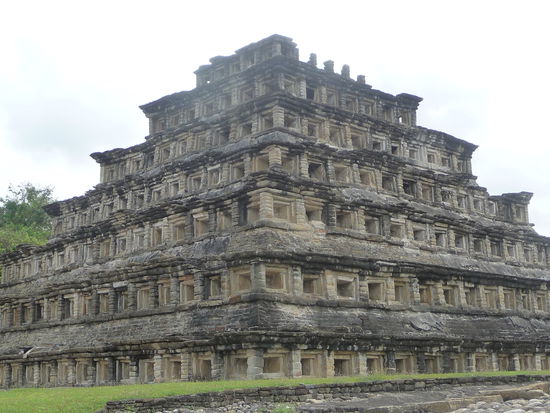 Nischen Pyramide von hinten