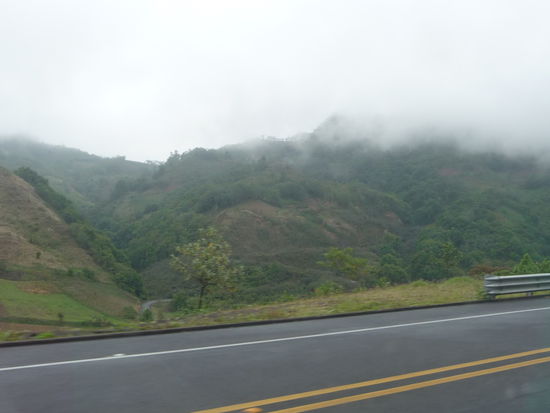 Es geht zurück von der feuchtwarmen Golfküste , durch Nebel verhangene Berge nach Mexiko City