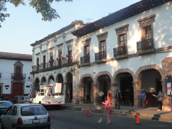 Palacio Municipal - Haus eines ehemaligen Grafen an der Westseite des Plaza Vasco de Quiroga in Patzcuaro - hier ist auch die Touristeninformation der Stadt untergebracht.