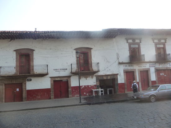 Hier an der Ostseite des Plaza Vasco de Quiroga steht das Casa del Gigante ( Haus des Riesen ) von 1663 und damit eines der ältesten Häuser der Stadt