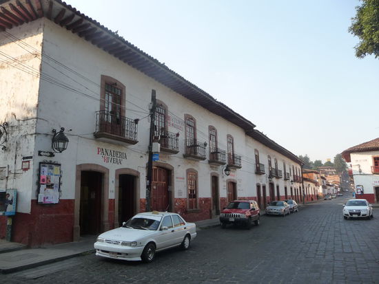 Hier an der Ostseite des Plaza Vasco de Quiroga steht das Casa del Gigante ( Haus des Riesen ) von 1663 und damit eines der ältesten Häuser der Stadt