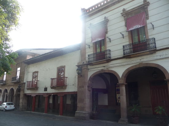 An der Nordseite des Plaza Vasco de Quiroga  steht der Palacio Huitzimengari - Haus des letzten Purepeche Fürsten Caltzontzin