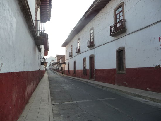Eine von mehreren Seitenstraßen die vom Plaza Vasco de Quiroga weg führt