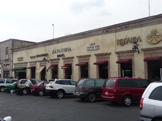 Schöne Kolonialgebäude am Plaza Valladolid