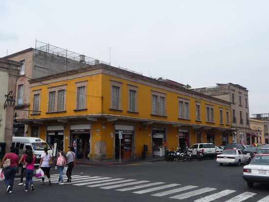 Schöne Kolonialgebäude am Plaza Valladolid