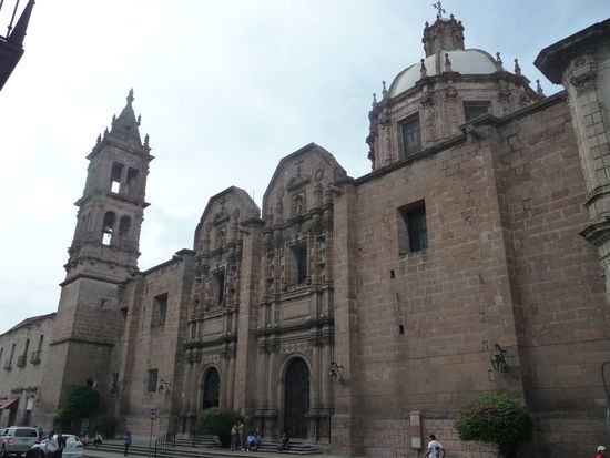 Kirche Templo de las Monjas direkt neben dem Palacio Federal