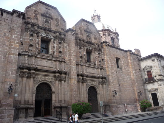 Kirche Templo de las Monjas direkt neben dem Palacio Federal