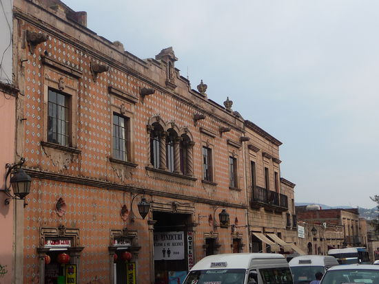 Schöne Kolonialhäuser im Stadtzentrum von Morelia