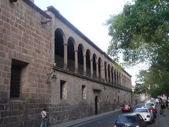 Die barocke Kirche Santa Rosa de Lima aus dem Jahre 1595 war das erste Dominikaner und Nonnenkloster in Morelia und beherbergt u.a. das Conservatorio de Musica - die älteste Musikhochschule Lateinamerikas.
