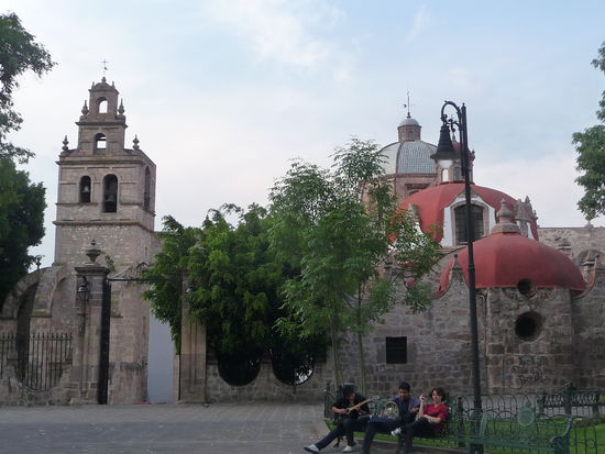 Kirche Templo del Carmen. Der ehemalige Convento dient heute auch als Casa de la Cultura.