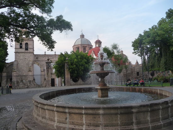 Kirche Templo del Carmen. Der ehemalige Convento dient heute auch als Casa de la Cultura.