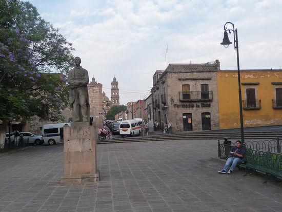 Platz vor der Kirche Templo del Carmen.
