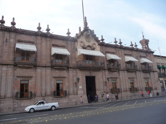 Palacio de Gobierno - Dieser Barockbau aus dem Jahr 1770 gegenüber der Kathedrale war ursprünglich der Palast des Bischofs und heute sind hier Ämter der Regierung untergebracht.