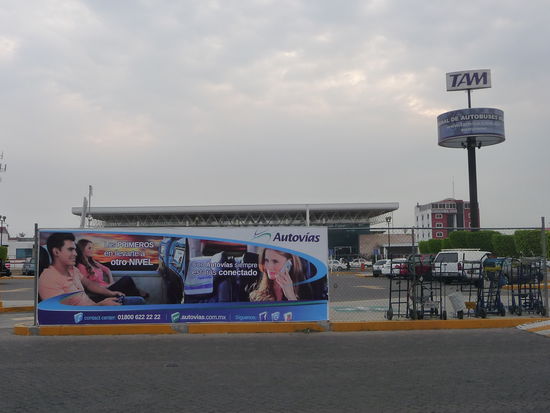 Busbahnhof Morelia ( TAM ) siehe Schild rechts oben.