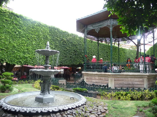 Einer der kleinsten Zocalos in Mexiko ist der Jardin de la Union direkt gegenüber dem Teatro Juarez