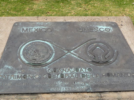Tafel der Unesco am Plaza del la Paz