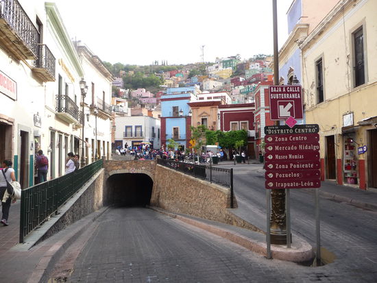 Wieder eine Tunneleinfahrt