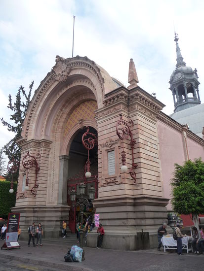 Mercado Hidalgo ( Markthalle ) - Große Eisenkonstruktion ähnlich einer viktorianischen Bahnhoffshalle aus dem Jahr 1910