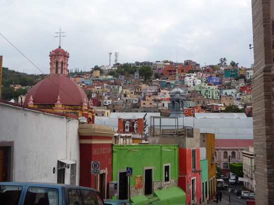 Blick über die bunten Häuser von Guanajuato