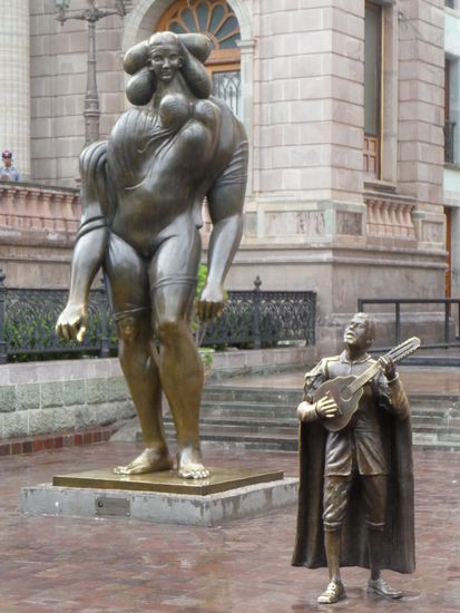 Figuren am Teatro Juarez