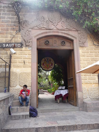 Eingang zur Kunsthochschule Escuela de Bellas Artes