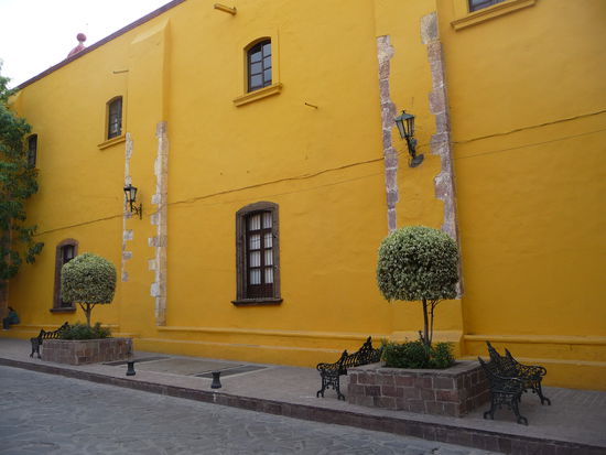 Kunsthochschule Escuela de Bellas Artes 1938 gegründet in einem ehemaligen Kloster und heute auch Kunstzentrum der Stadt