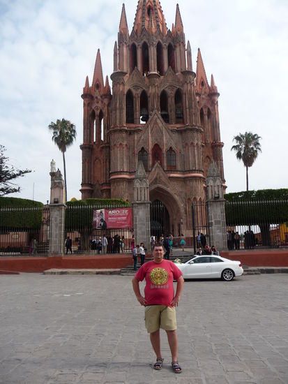 Ich vor der Parroquia de San Miguel dem Wahrzeichen der Stadt