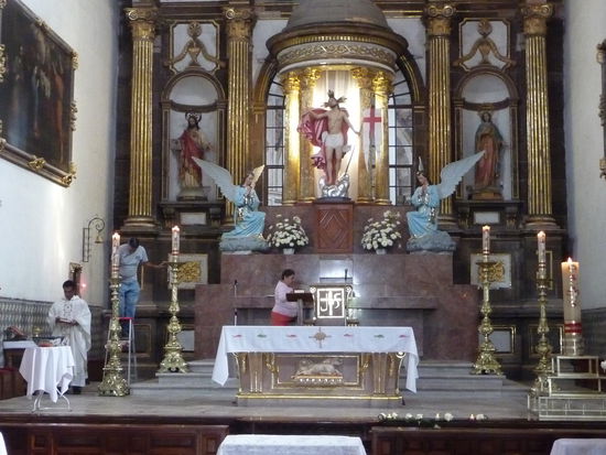Sehenswerter Altar in der Parroquia de San Miguel
