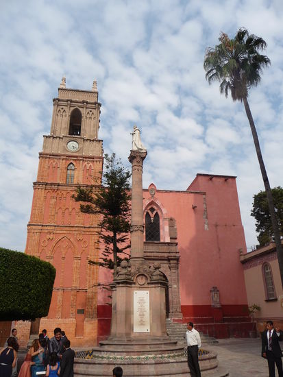 Gleich neben der Parroquia de San Miguel am Plaza Principal steht die Kirche San Rafael