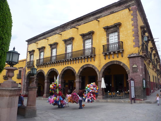 Kolonialgebäude am Plaza Principal