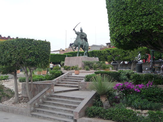 Reiterdenkmal  Ignacio de Allende auf dem Plaza Civica