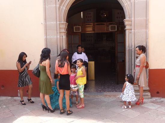 Meine Hochzeitsfeier Nr. 1 an diesem Sonntag in Queretaro in der kleinen Kirche an der Straße Arteaga unweit des ehemaligen Nonnenkloster Santa Rosa de Viterbo