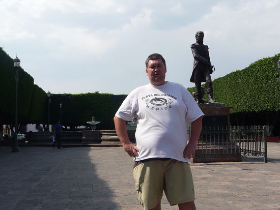 Ich vor  Statue von Vicente Guerrero