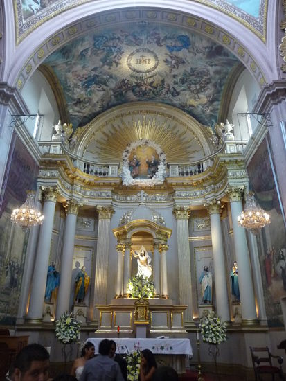 Hier Blick auf den Altar.