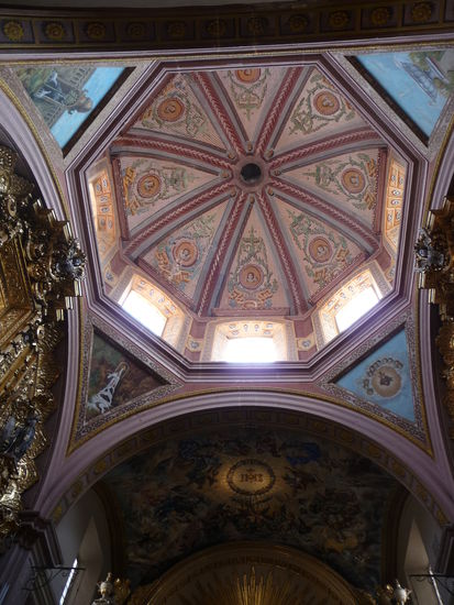 Blick in die Kuppel der Santa Clara