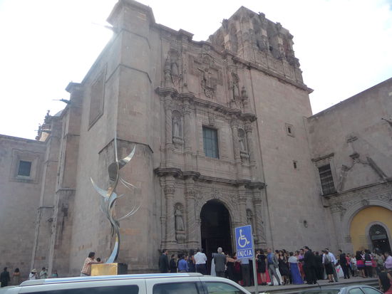 Eines der schönsten Klöster von Mexiko ist das das Convento de San Augustin was ab 1731 im Barockstil erbaut wurde und heute das Kunstmuseum " Museo de Arte " beherbergt.