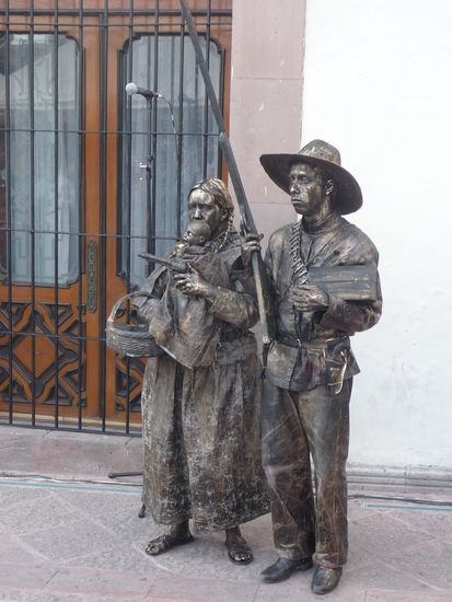 Figuren am Plaza de Armas