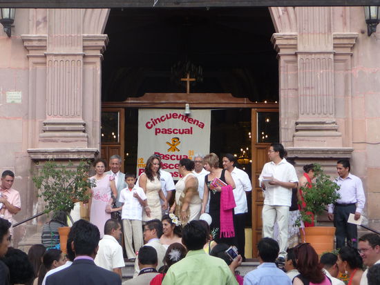 Kirche Templo de la Congregacion de Guadelupe und Hochzeit Nr. 5 mit der Braut in der mitte