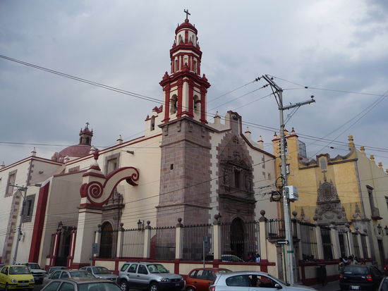 Direkt schräg gegenüber der Kirche Templo de la Congregacion de Guadelupe steht diese Kirche