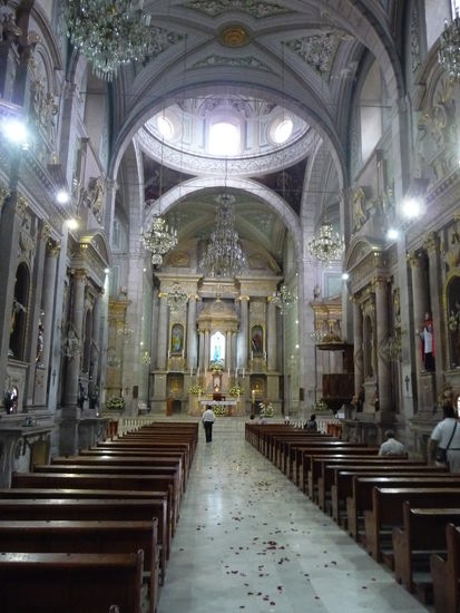 Blick auf den Altar der Kirche San Francisco
