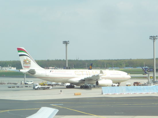 Ankunft nach 12 Stunden Flug am Flughafen Frankfurt Main hier mit Maschine von Etihad aus den VAE