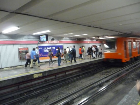 Metro Station Pinu Suarez Linie 1 Richtung Observatorio