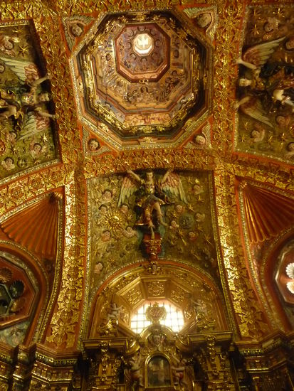 Ein weiterer wunderschön verzierter Raum im Kloster