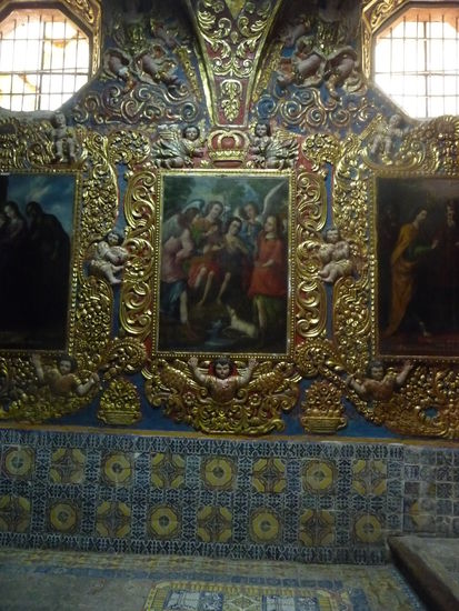 Reich verzierte Wände und Decken wo man hin schaut